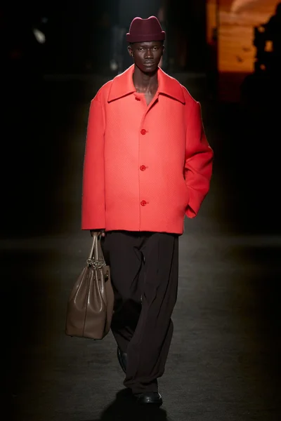 Look 10
